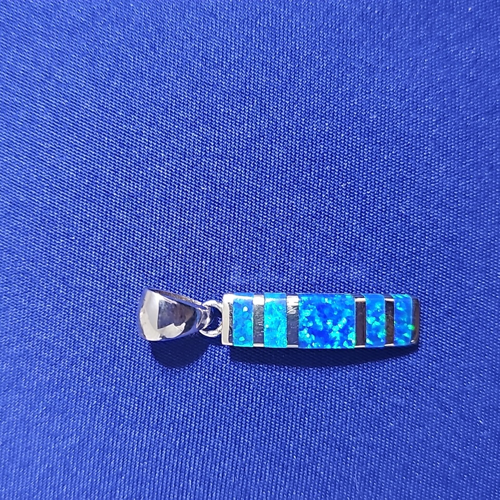 Sterling Silver 925 Blue opal inlay(opal triplet) pendant.